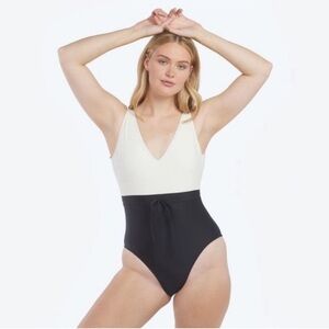Summersalt Tie Waist Backflip One Piece Swimsuit Size 2 Black/White New W/‎ Tags